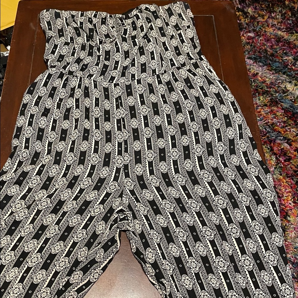 Awesome sleeveless jumpsuit!